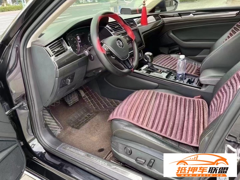  18年大眾輝昂轎車 