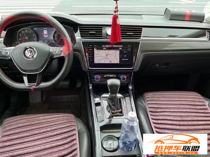  18年大眾輝昂轎車 