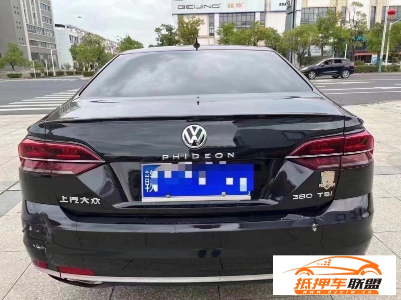  18年大眾輝昂轎車 