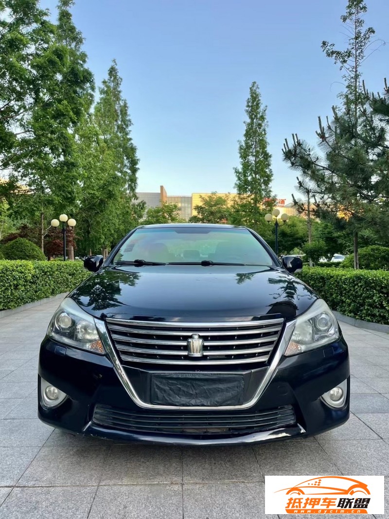  13年豐田皇冠轎車 