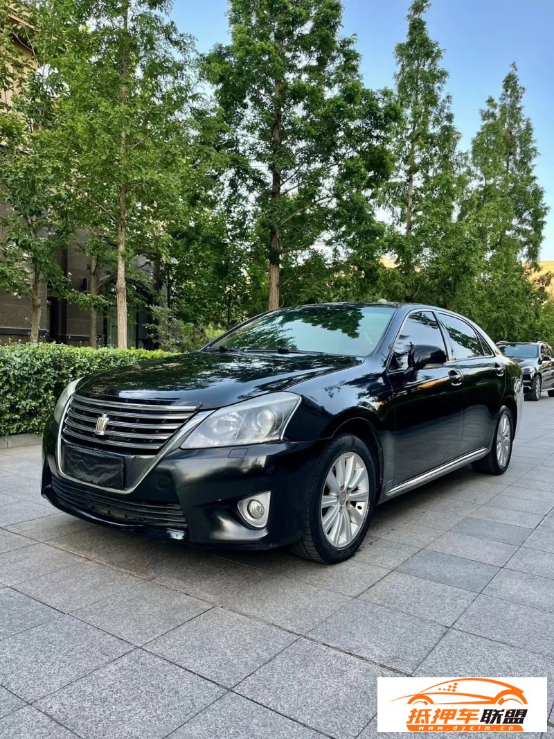  13年豐田皇冠轎車 
