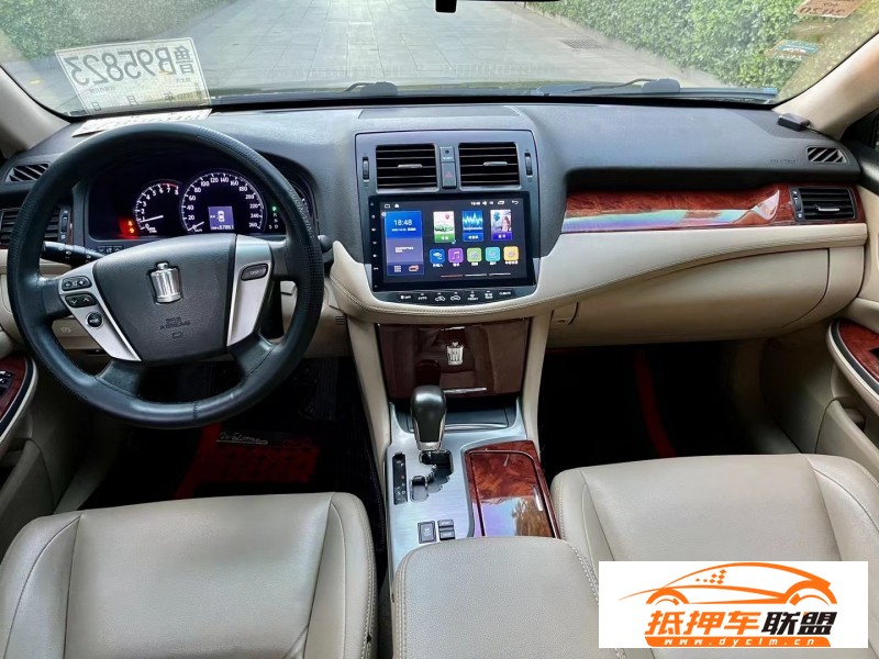  13年豐田皇冠轎車 