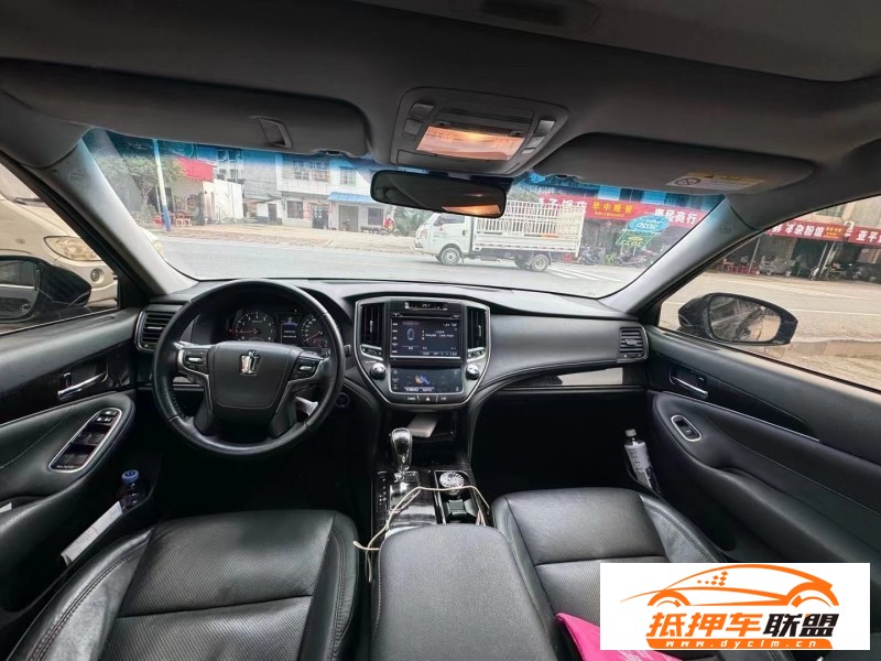  18年豐田皇冠轎車 