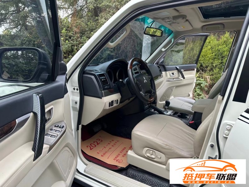  19年三菱帕杰羅SUV 