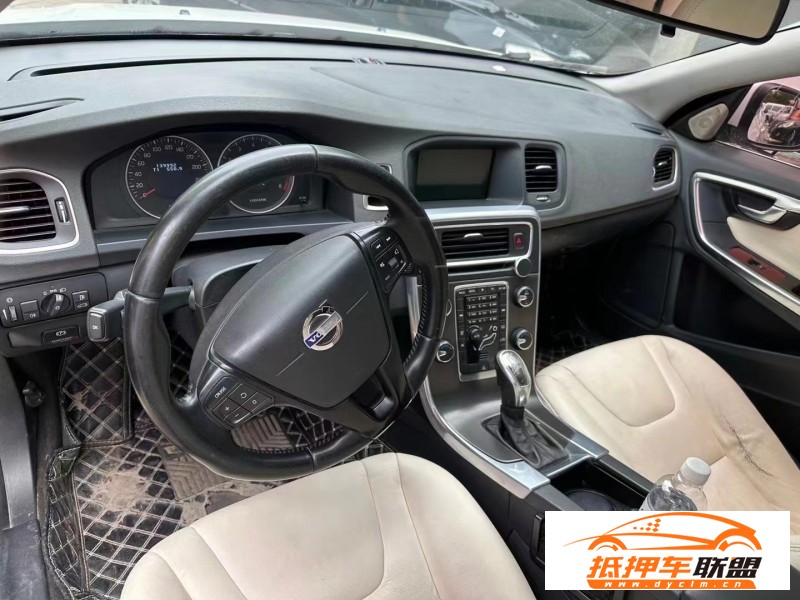  13年沃爾沃V60轎車 
