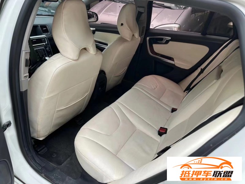  13年沃爾沃V60轎車 