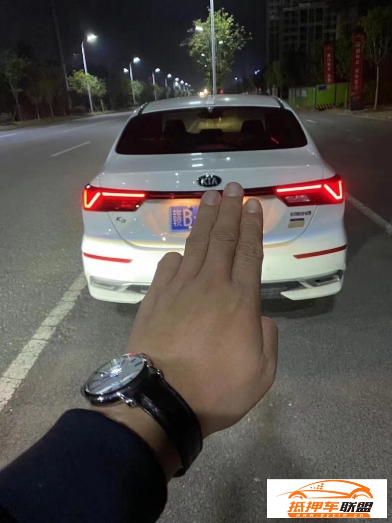  20年起亞K3轎車 