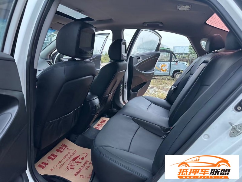  13年現(xiàn)代索納塔轎車 