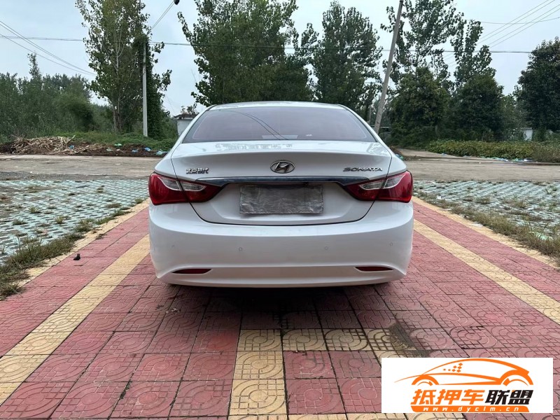  13年現(xiàn)代索納塔轎車 