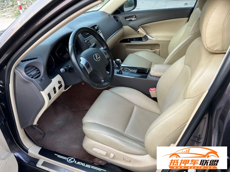  13年雷克薩斯IS轎車 