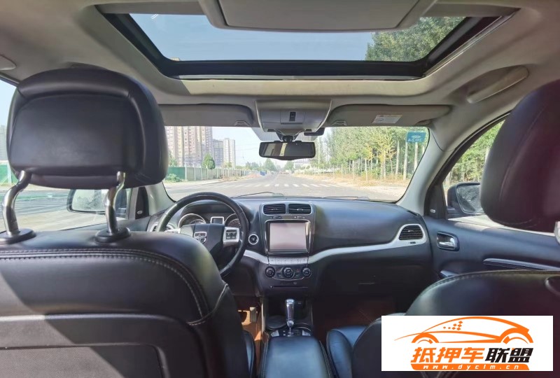  14年道奇酷威轎車 