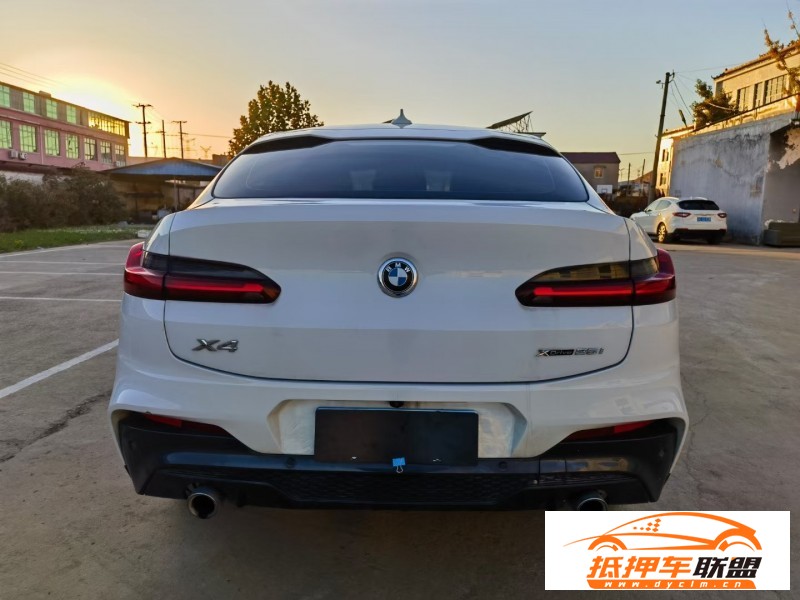  19年寶馬X4轎車 