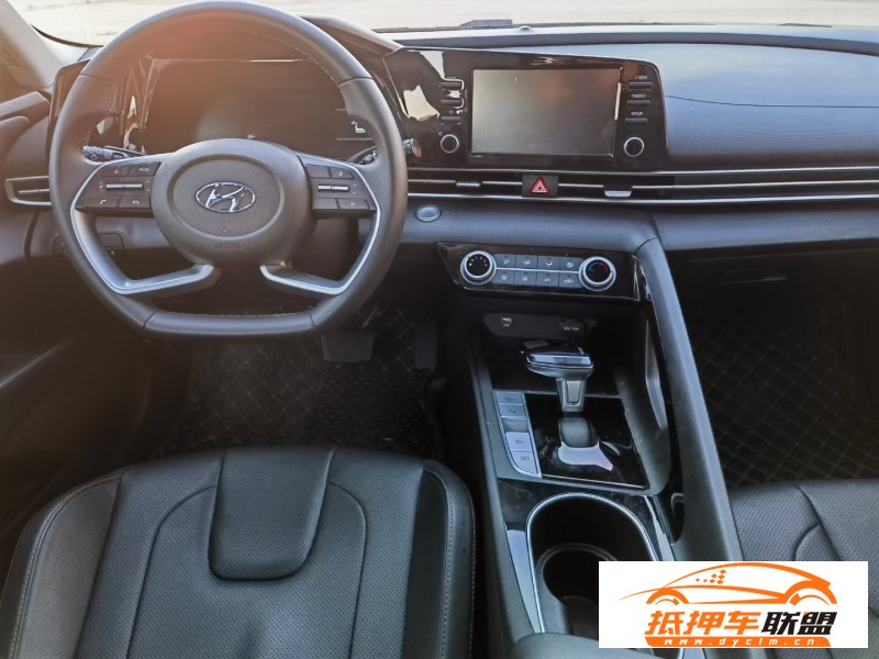  22年現(xiàn)代伊蘭特轎車 