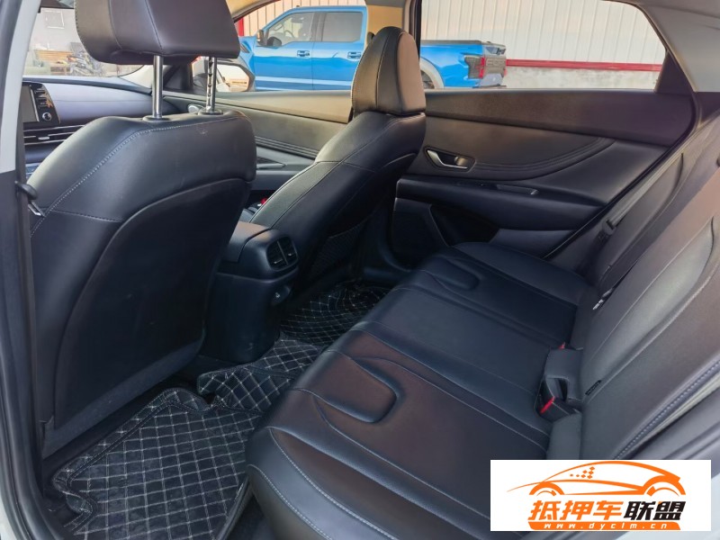 22年現(xiàn)代伊蘭特轎車 