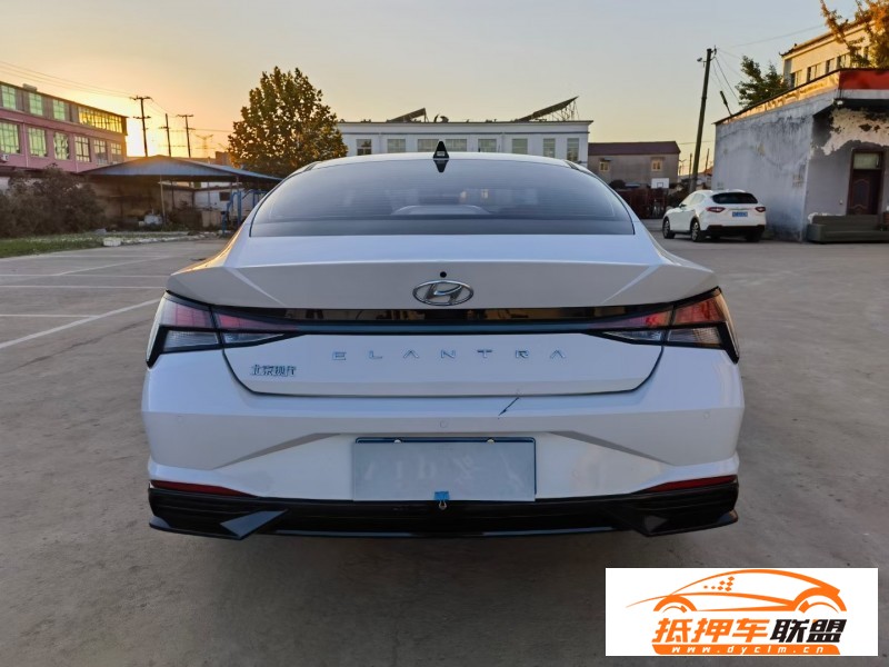  22年現(xiàn)代伊蘭特轎車 
