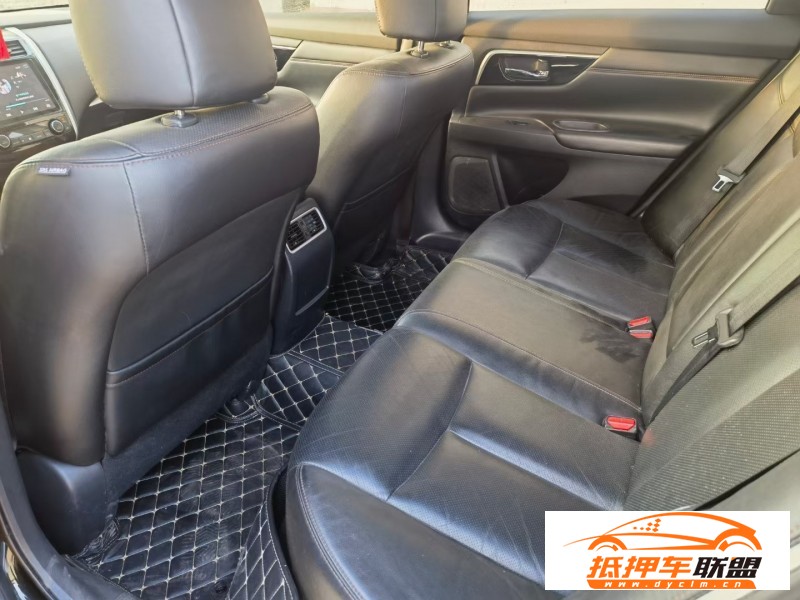  18年日產(chǎn)天籟轎車 