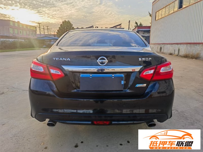  18年日產(chǎn)天籟轎車 