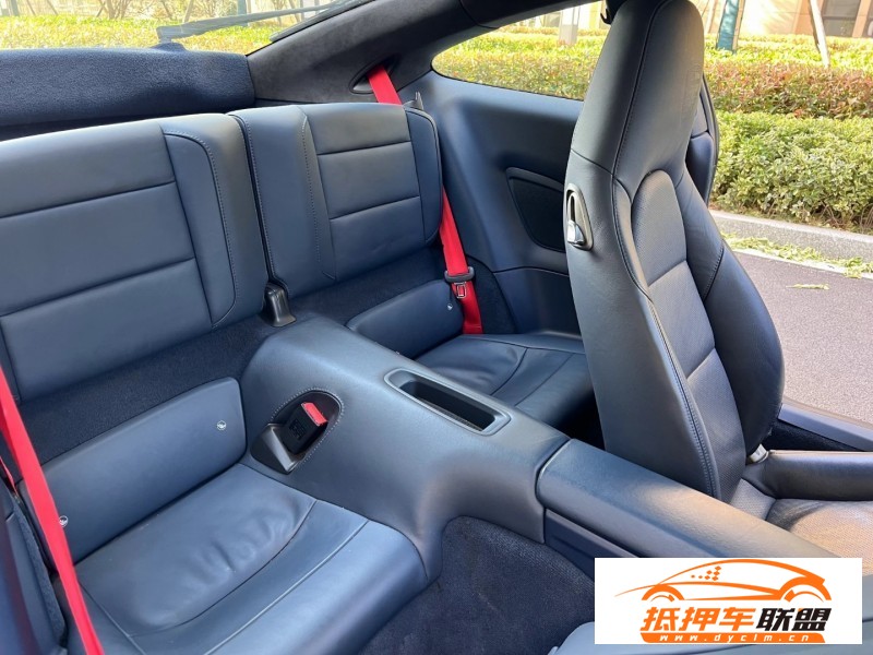  13年保時(shí)捷911轎車 