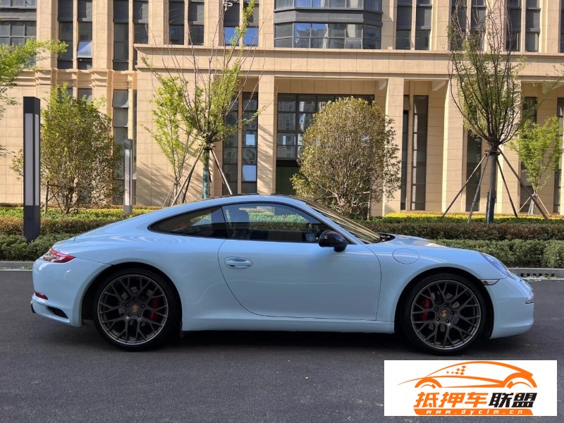  13年保時(shí)捷911轎車 