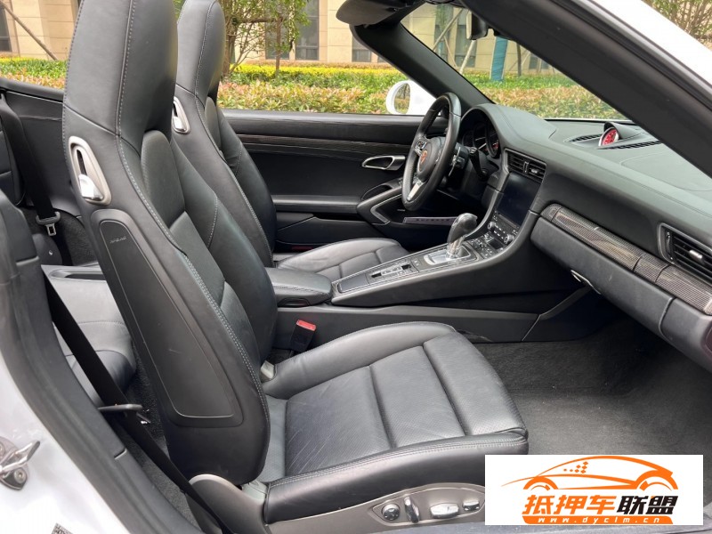  19年保时捷911轿车 