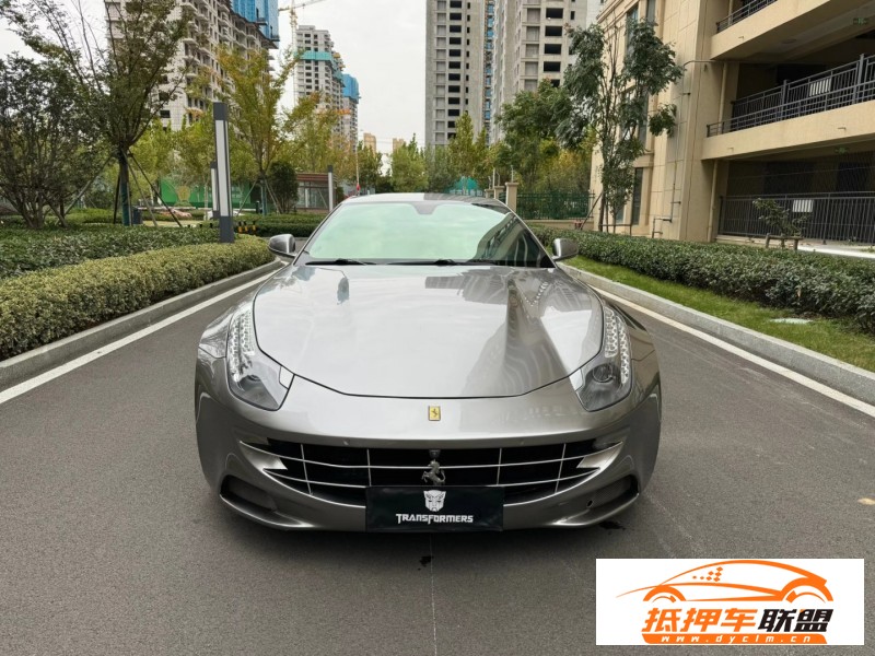  13年法拉利FF轎車 