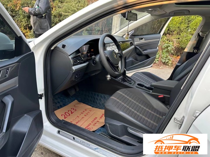  22年大眾朗逸轎車 