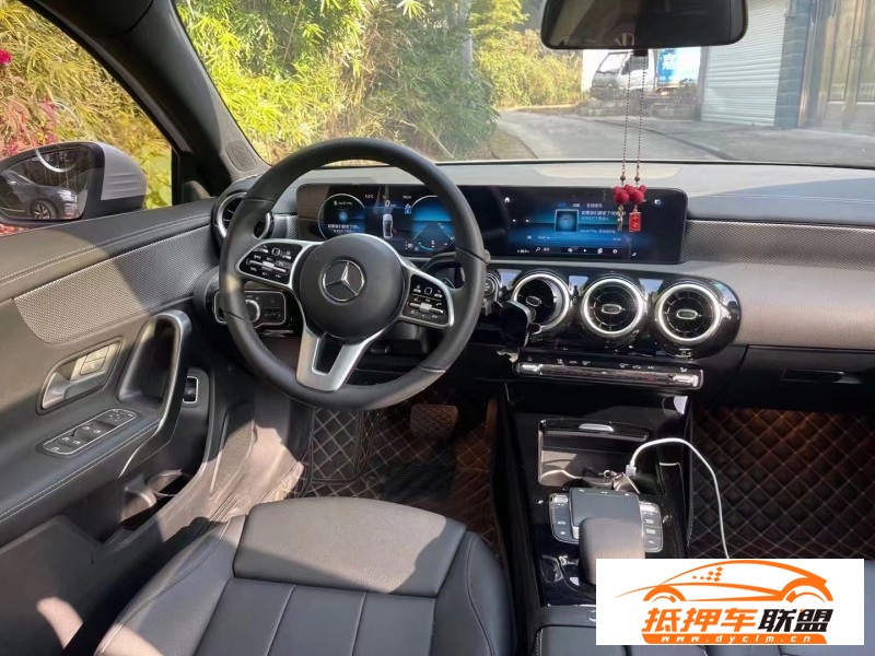  23年奔馳A轎車 