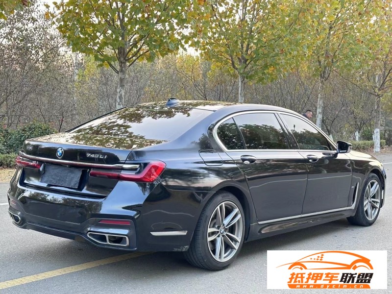  17年寶馬7系轎車 