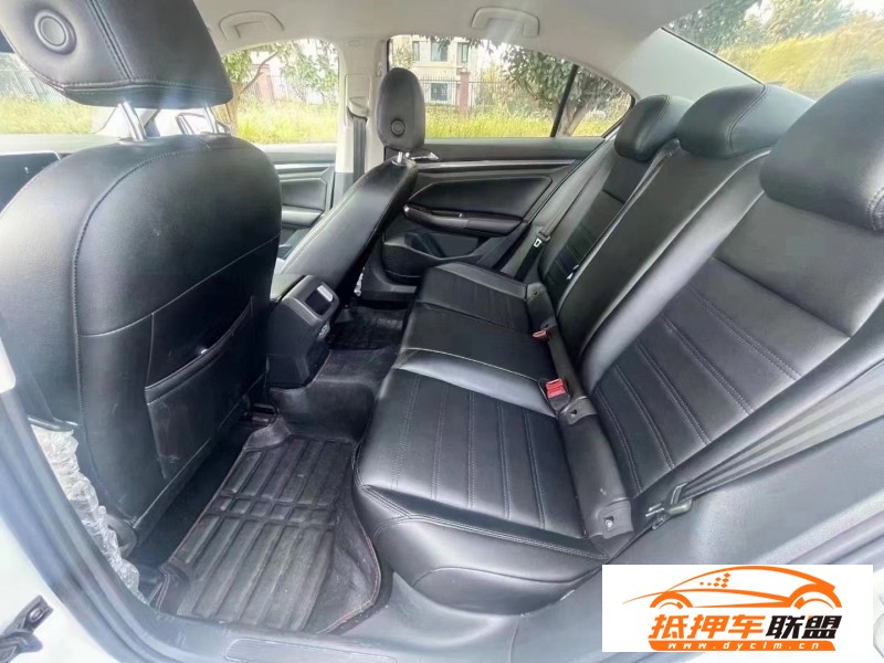  23年大眾寶來轎車 