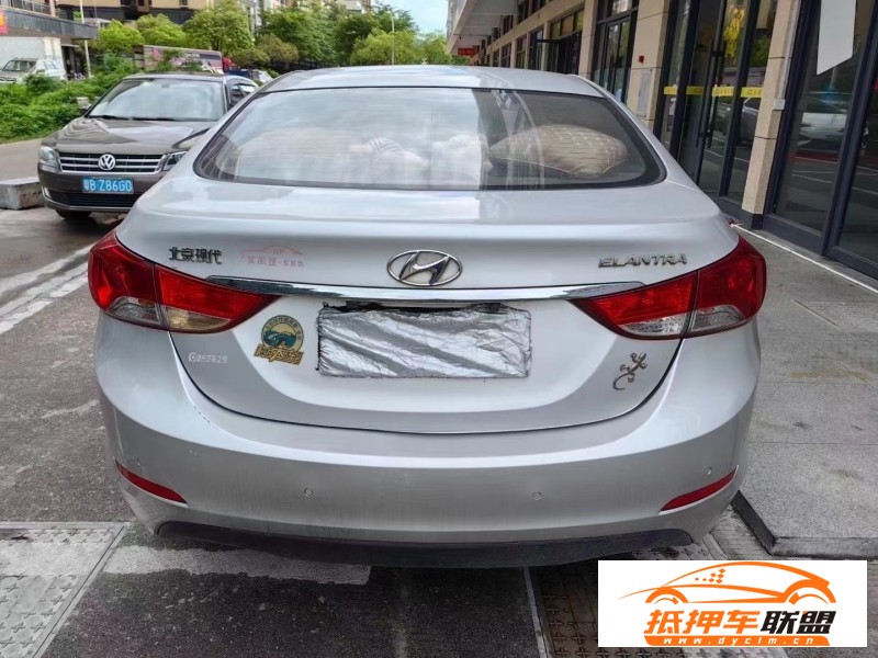  13年現(xiàn)代朗動(dòng)轎車 