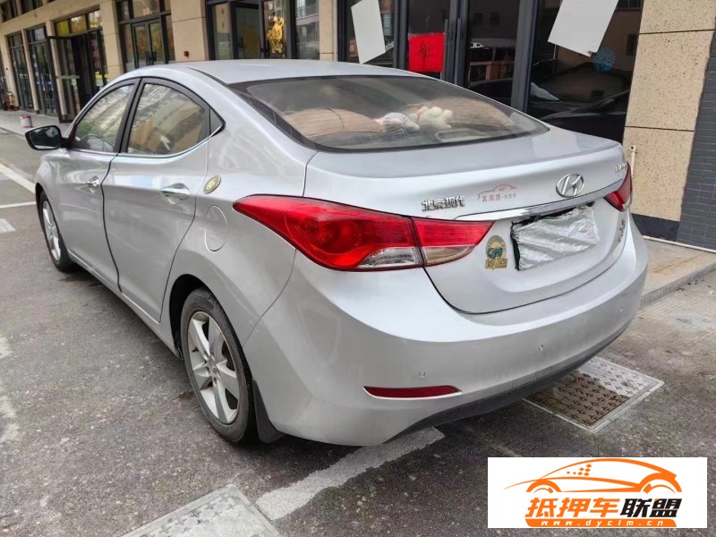  13年現(xiàn)代朗動(dòng)轎車 