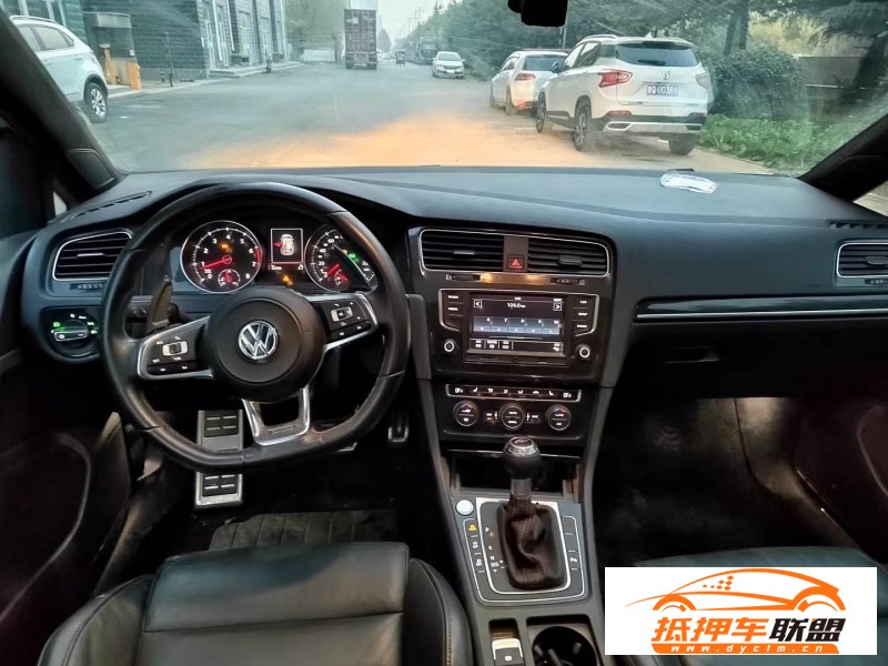  17年大眾高爾夫轎車 
