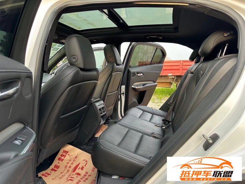  19年凱迪拉克XT4轎車 