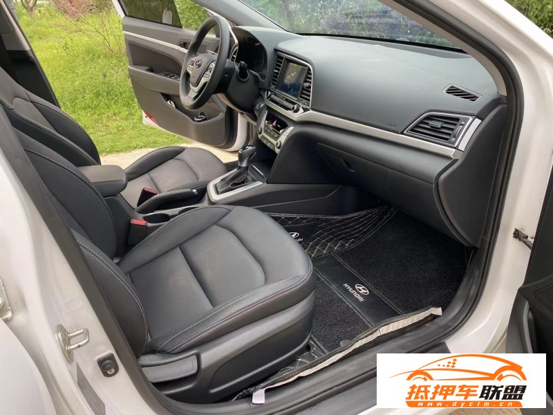  17年現(xiàn)代領(lǐng)動(dòng)轎車 