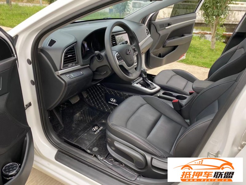  17年現(xiàn)代領(lǐng)動(dòng)轎車 