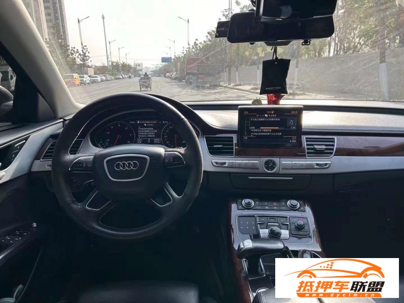  12年奧迪A8轎車 