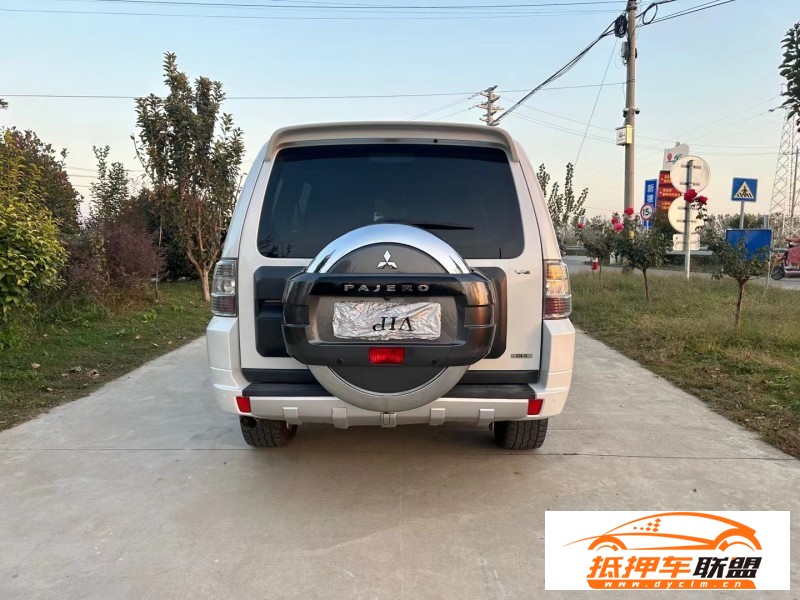  15年三菱帕杰羅轎車 