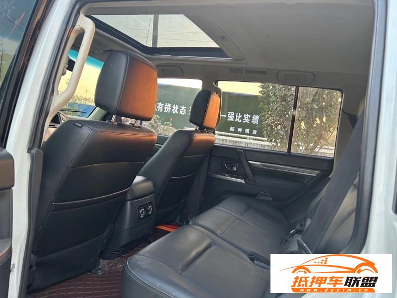  15年三菱帕杰羅轎車 