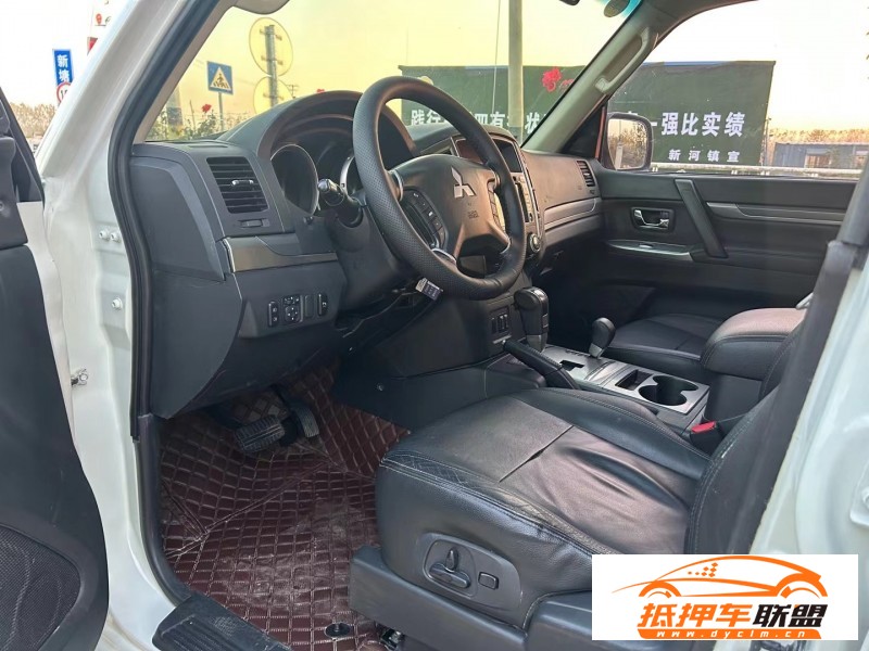 15年三菱帕杰羅轎車 