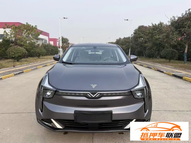  23年哪吒U轎車 