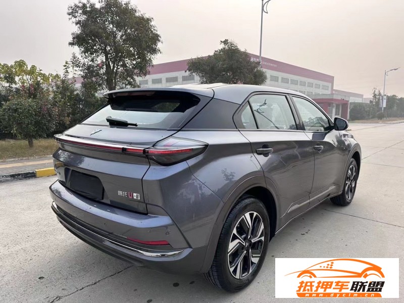  23年哪吒U轎車 