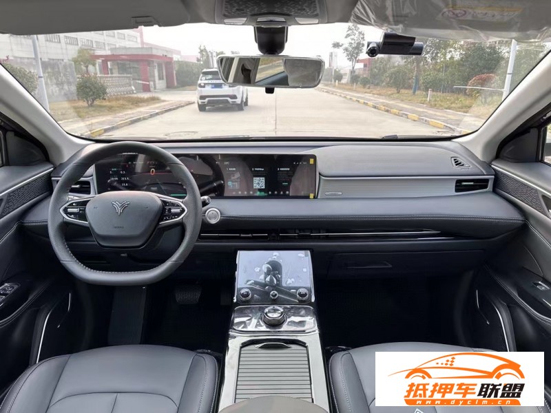  23年哪吒U轎車 