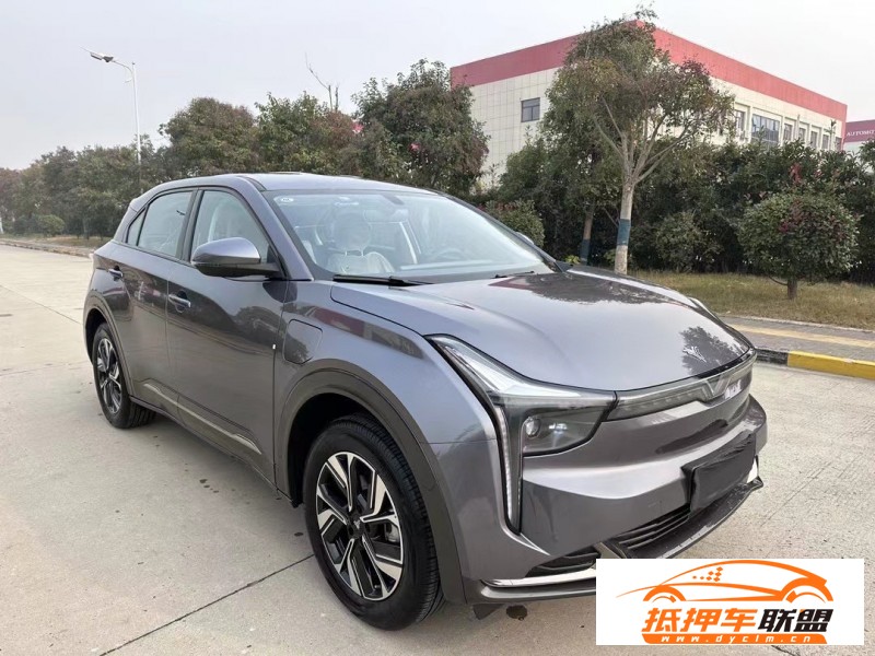  23年哪吒U轎車 