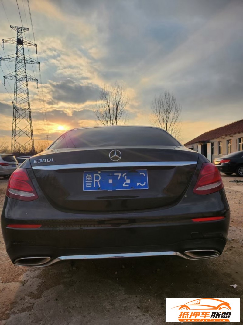  17年奔馳E轎車 