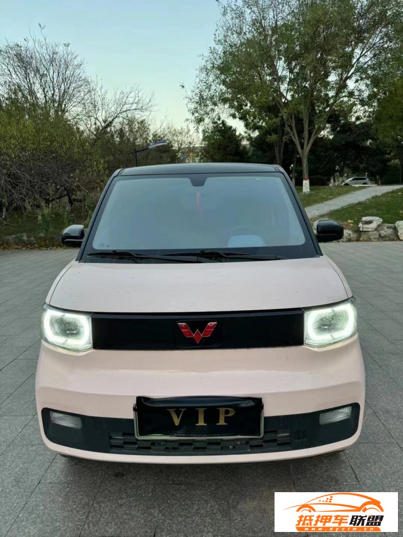  22年五菱汽車迷你轎車 