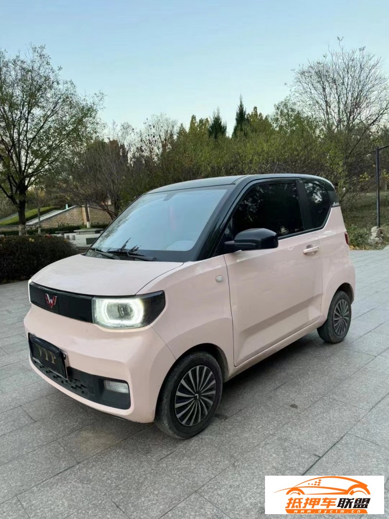  22年五菱汽車迷你轎車 