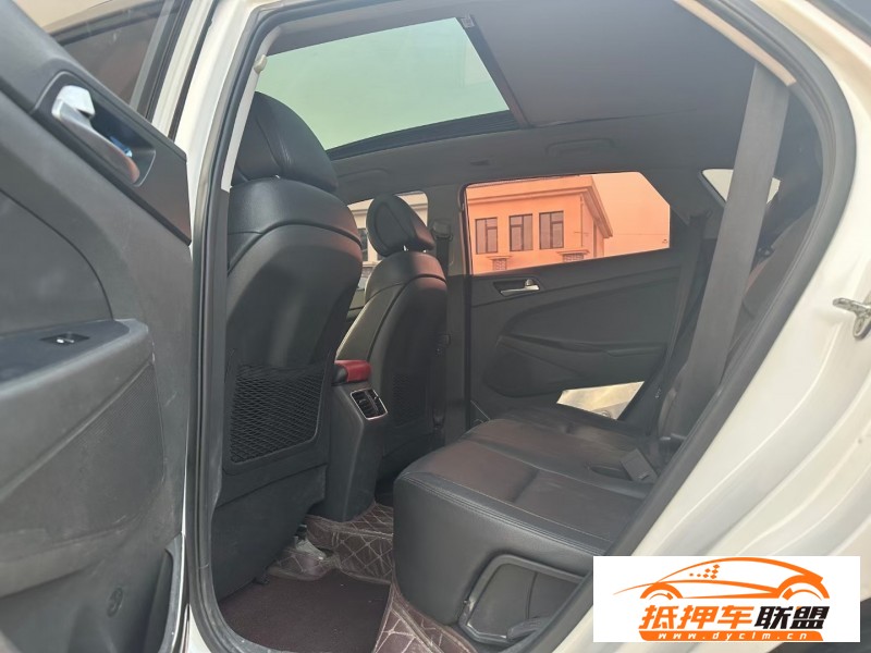  16年現(xiàn)代途勝轎車 