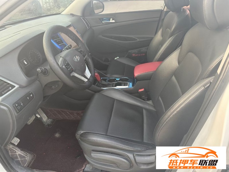  16年現(xiàn)代途勝轎車 