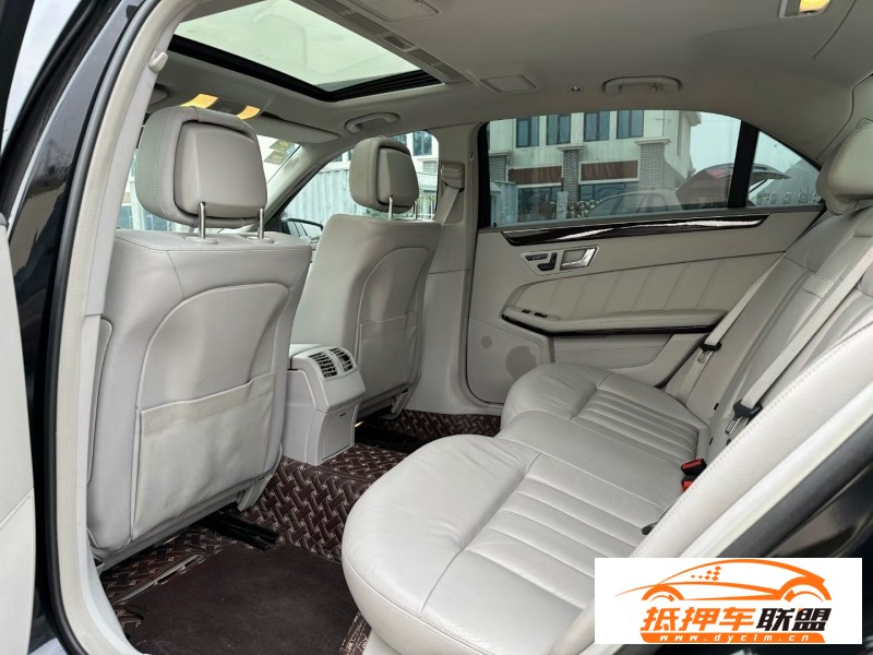  13年奔馳E轎車 