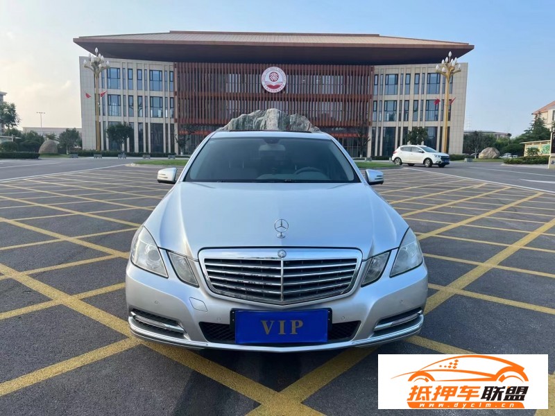  13年奔馳E轎車 